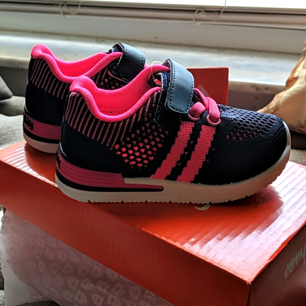 Oomphies size 5 Toddler girl shoes